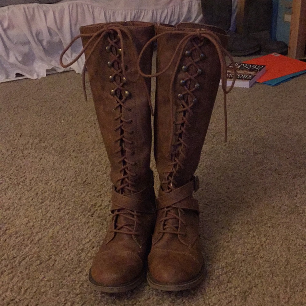 Mossimo lace up light brown boots